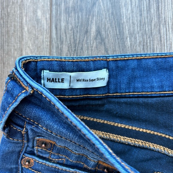 True Religion Halle Mid Rise Super Skinny Jeans | 28 - Picture 6 of 8